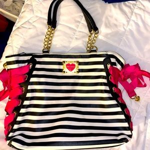 💎NEW BETSEY JOHNSON BLACK  WHITE PURSE PINK BOW💎
